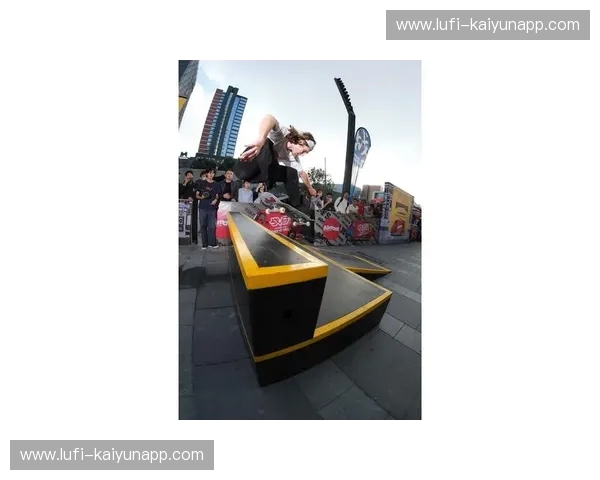 直播滑板:把街头瞬间搬上屏幕,引爆你的极限生活 直播滑板:把街头瞬间搬上屏幕,引爆你的极限生活